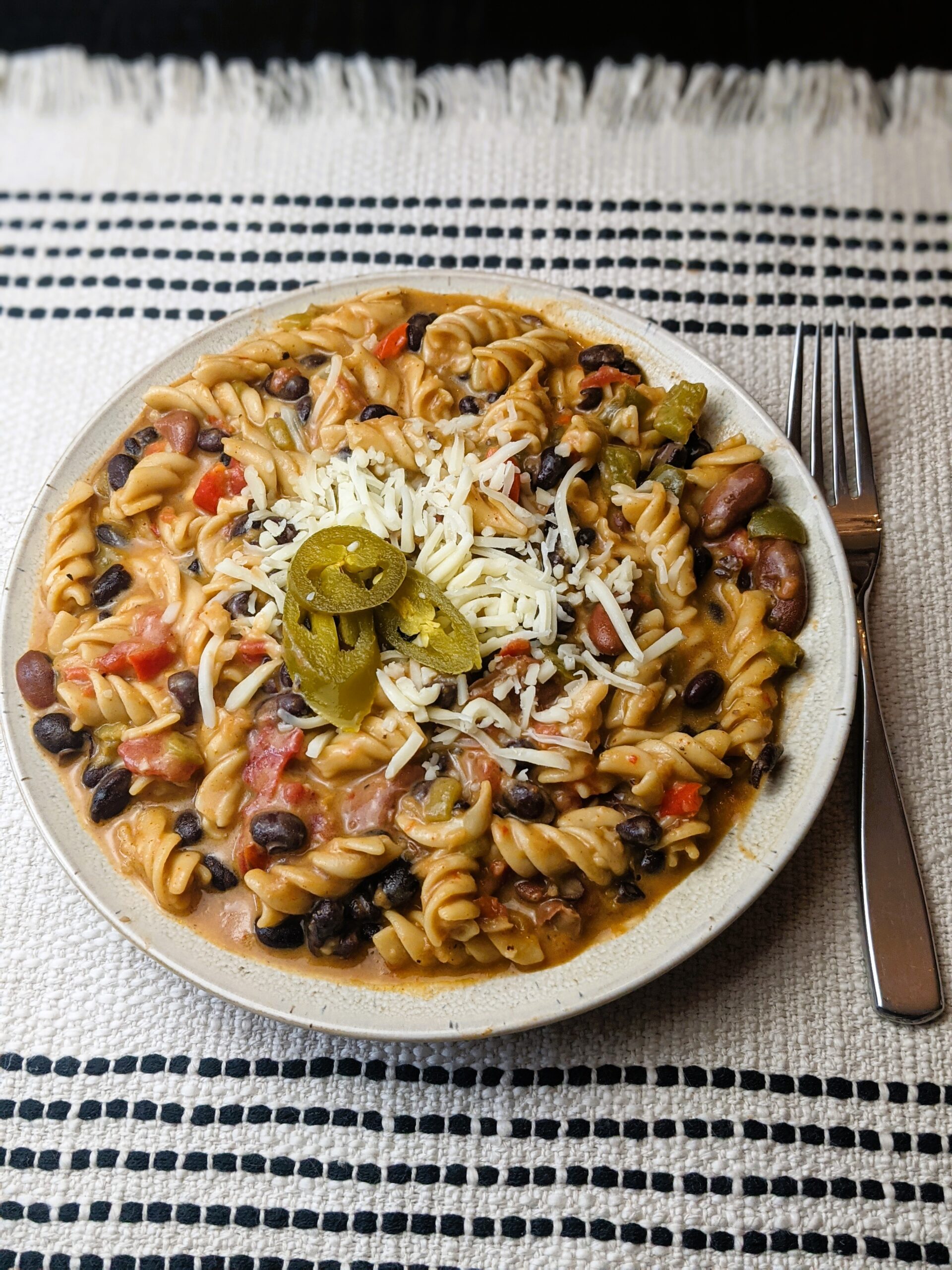 Vegetarian Queso Chili Mac